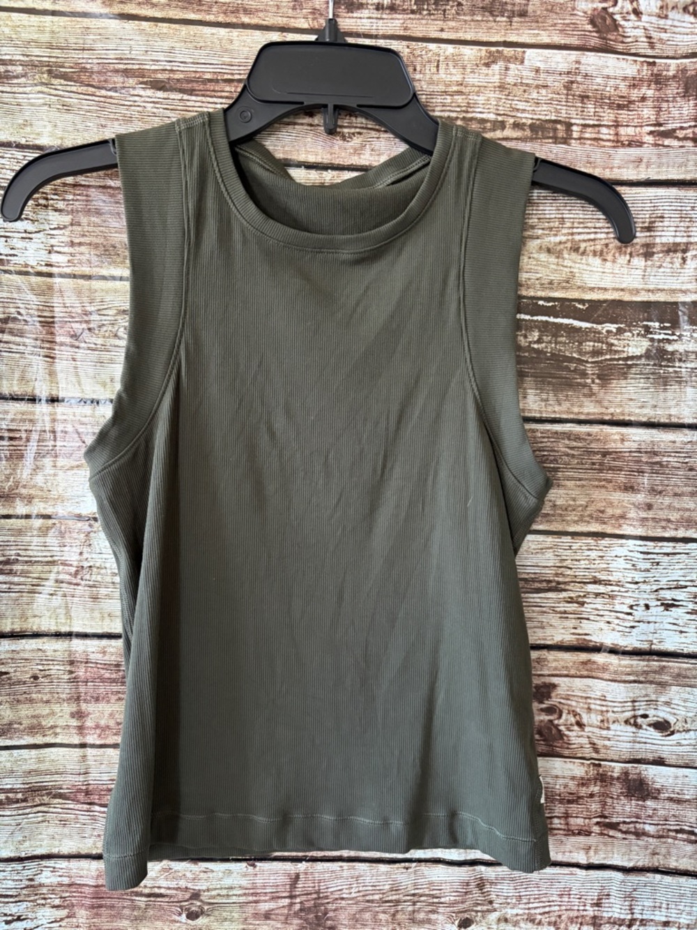 Vuori Pose Modern Tank Olive Size Medium